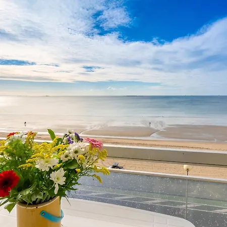 Escoublac Beachfront: Seaview With Terrace Apartment *