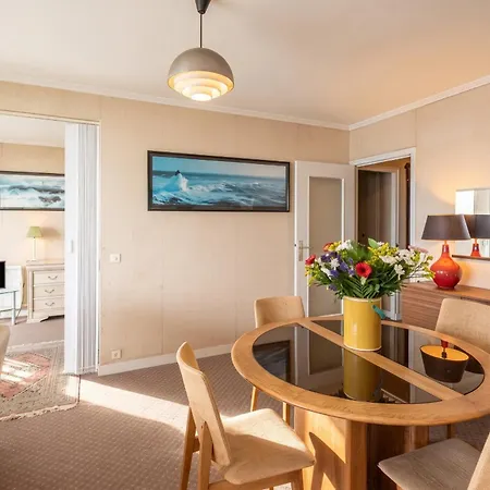 Escoublac Beachfront: Seaview With Terrace *